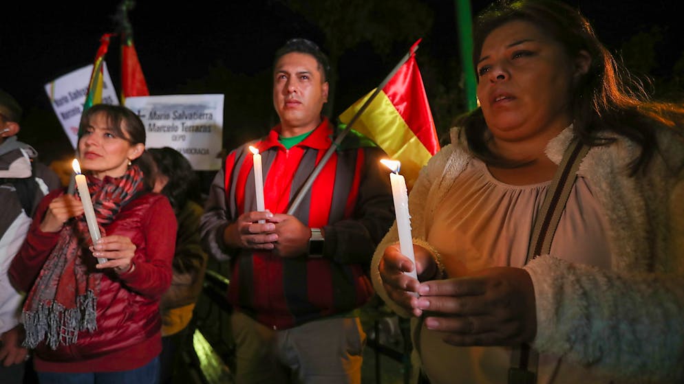 Trauer um Getötete bei Demonstrationen nach der Wahl: Dutzende gedenken in La Paz zweier Opfer.