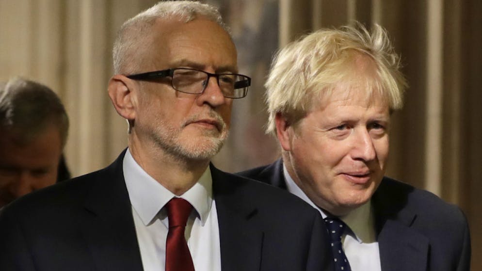 Die beiden wichtigsten Kontrahenten im britischen Wahlkampf: Labour-Chef und Oppositionsführer Jeremy Corbyn (links) sowie Premierminister Boris Johnson von den Konservativen. (Archivbild)