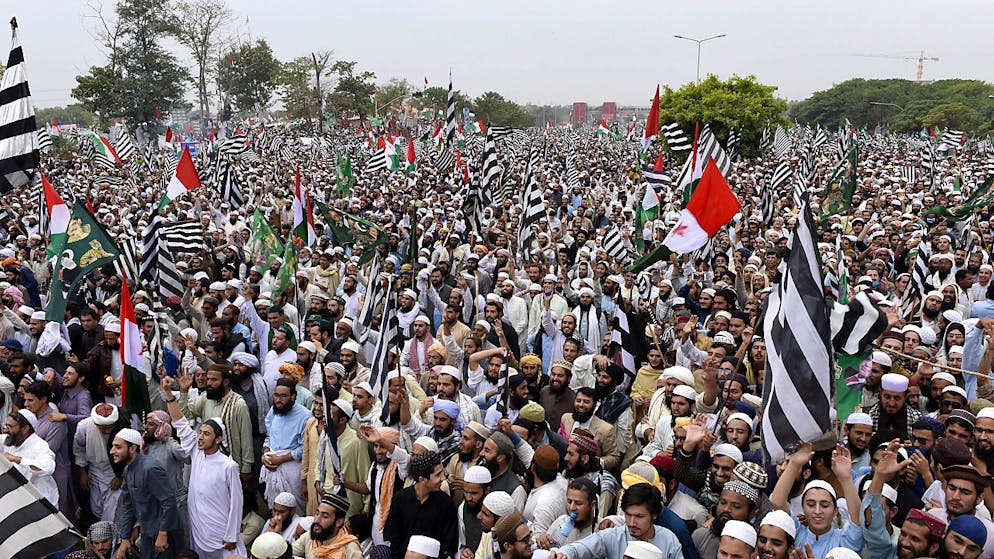 Tausende in Protestcamps: Anhänger der islamistischen Partei Ulma-e-Islam in Islamabad.