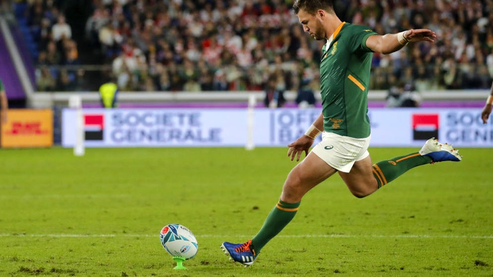 Südafrika zum dritten Mal Weltmeister. Handre Pollard bei einem seiner vielen erfolgreichen Kicks