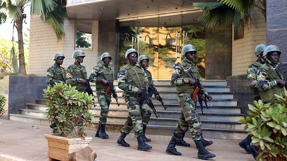 Malische Soldaten auf Patrouille in der Hauptstadt Bamako. (Archivbild)
