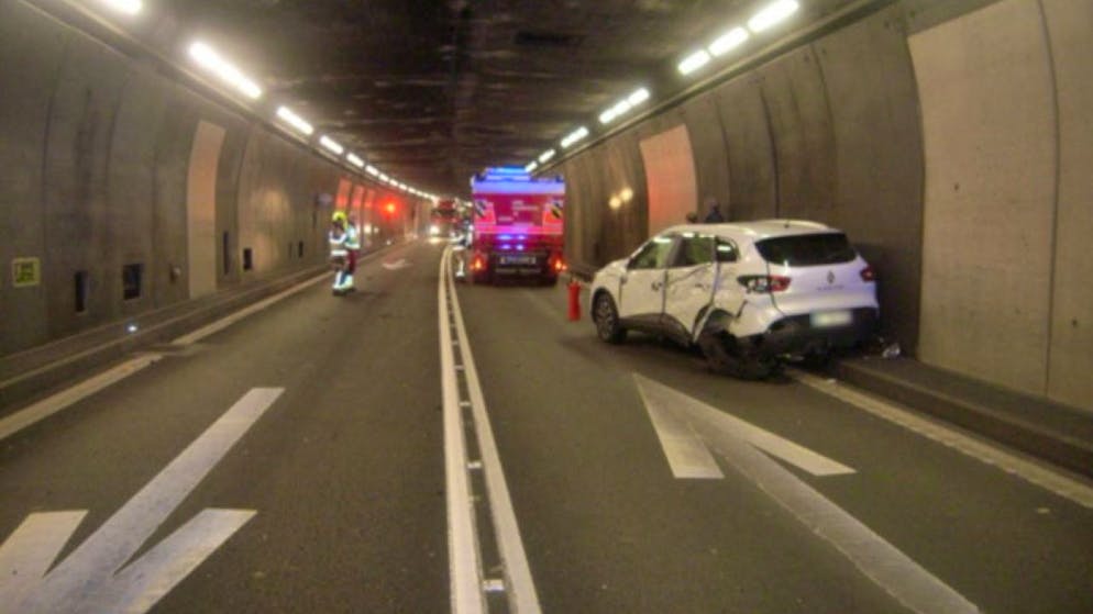Eine Kollision zwischen einem Auto und einem Car im Gotthardstrassentunnel ist glimpflich ausgegangen.