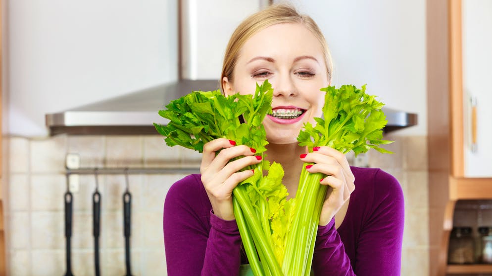 Das Geheimnis der positiven Wirkung von grünem Gemüse auf der Haut ist ganz einfach zu erklären: Das Blattgrün enthält Chlorophyll.