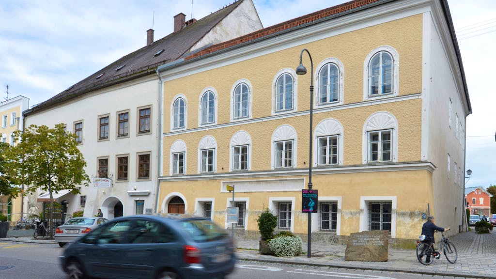 Nazionalsocialismo. Casa natale Hitler diventa stazione polizia