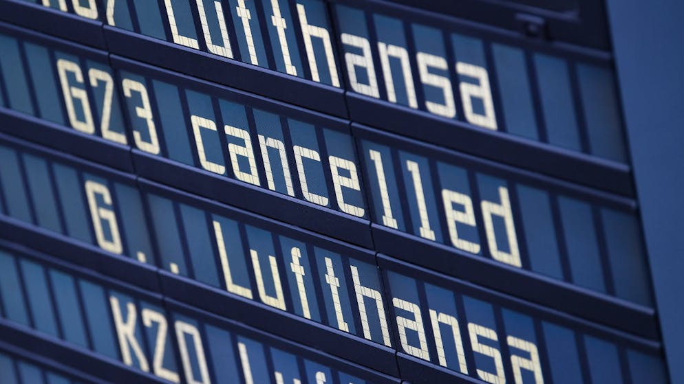 Die Schlichtung bei Lufthansa mit den Flugbegleitern gestaltet sich schwierig – eine umfassende Neuregelung sämtlicher Belange wird es nicht geben; nun streiten die Parteien jeweils um Einzelpunkte. (Archivbild)
