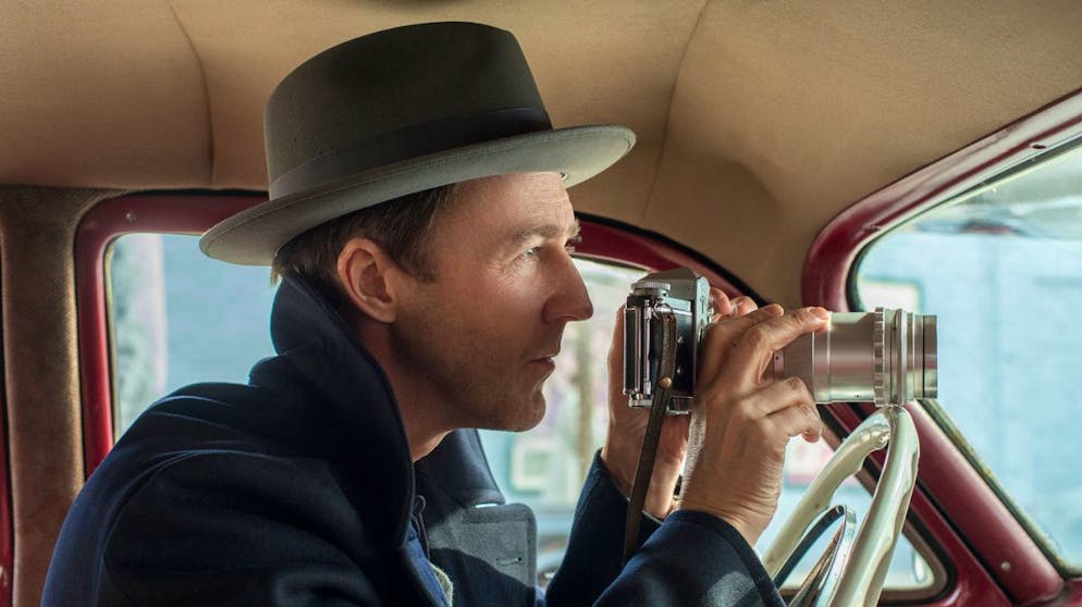Das sind die Kino-Highlights im Dezember. Edward Norton übernahm in «Motherless Brooklyn» nicht nur die Hauptrolle. Der 50-Jährige schrieb auch das Drehbuch des Kriminalfilms und stand als Regisseur hinter der Kamera.