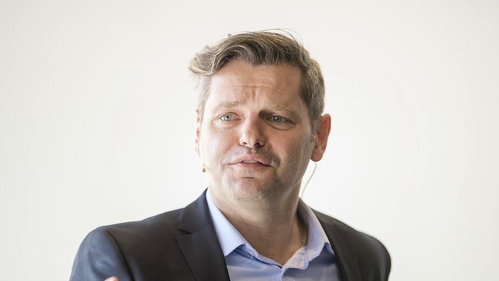 Nach nur zwei Jahren beim Wirtschaftssender CNNMoney Switzerland zieht es Urs Gredig zurück zum Schweizer Fernsehen SRF.