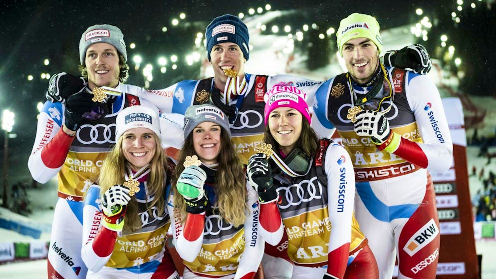 YB, die Frauen-Staffel oder das Ski-Team. Nominierte Team: Das alpine Ski-Team mit Sandro Simonet, Andrea Ellenberger, Aline Danioth, Ramon Zenhäusern, Wendy Holdener und Daniel Yule (von links) gewann im Teamwettkampf ein Jahr nach dem Olympiasieg auch an den Weltmeisterschaften in Are Gold.