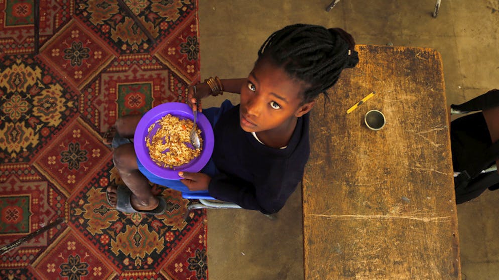 in Mädchen in der Delta Grundschule. Südafrika leidet derzeit unter extremster Dürre.