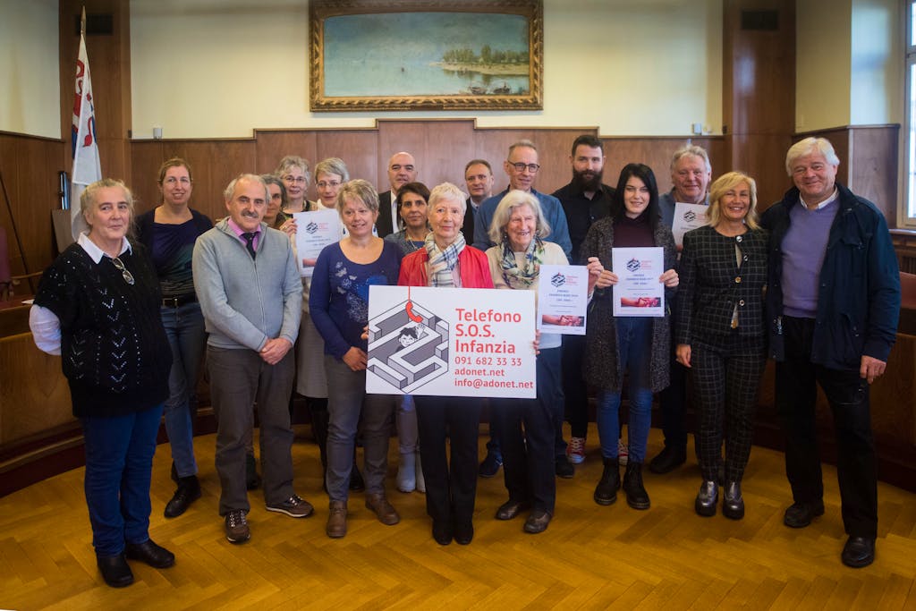 Chiasso: Premio Federico Mari 2019, Associazione S.O.S Infanzia. Nella foto i premiati e i premianti dell'edizione 2019 del Premio Federico Mari organizzato dall'Associazione S.O.S Infanzia.