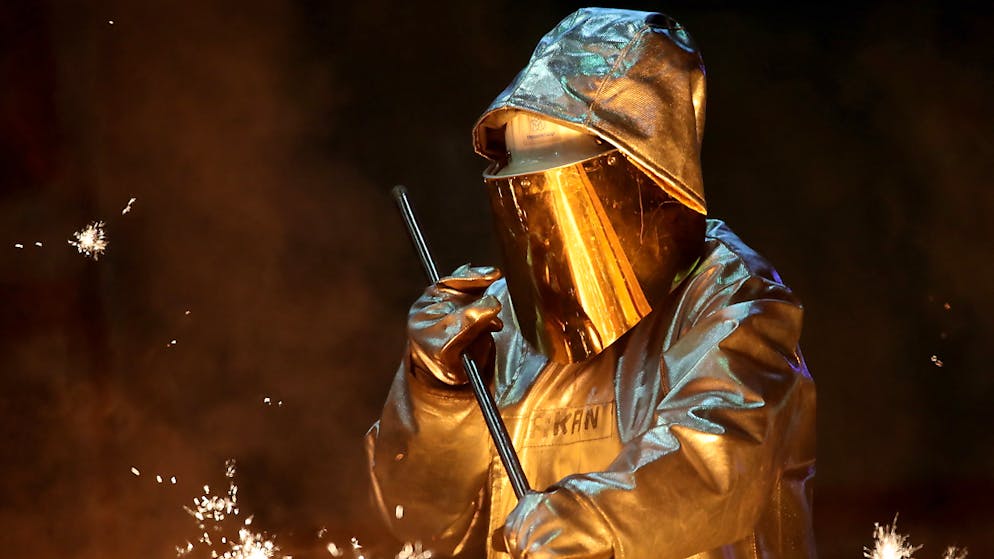 Angesichts happiger Verluste baut der Industriekonzern Thyssenkrupp Stellen ab und streicht die Dividende. (Archiv)