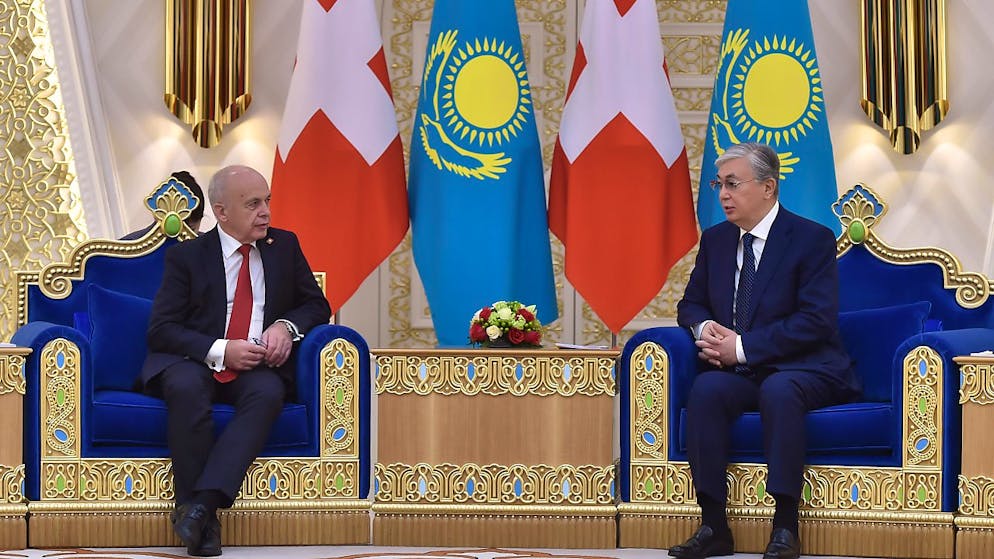 Maurer trifft kasachischen Präsidenten. Bundespräsident Ueli Maurer auf Arbeitsbesuch beim kasachischen Präsidenten Kassym-Schomart Tokajew.