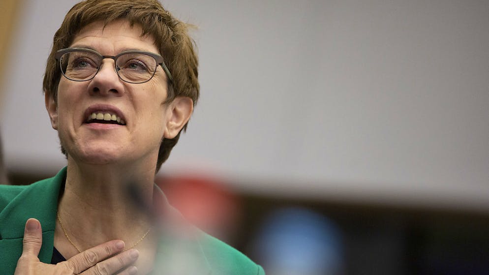 La leader della CDU Annegret Kramp Karrenbauer ha chiesto la fiducia ai rappresentanti del suo partito
