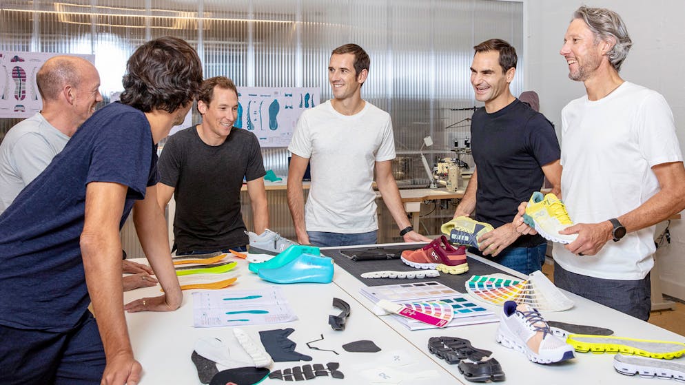 Roger Federer investiert in Schweizer Schuh-Firma. «Roger wird eine wichtige Rolle für die Weiterentwicklung des athletischen Geistes spielen», schreibt das Unternehmen.