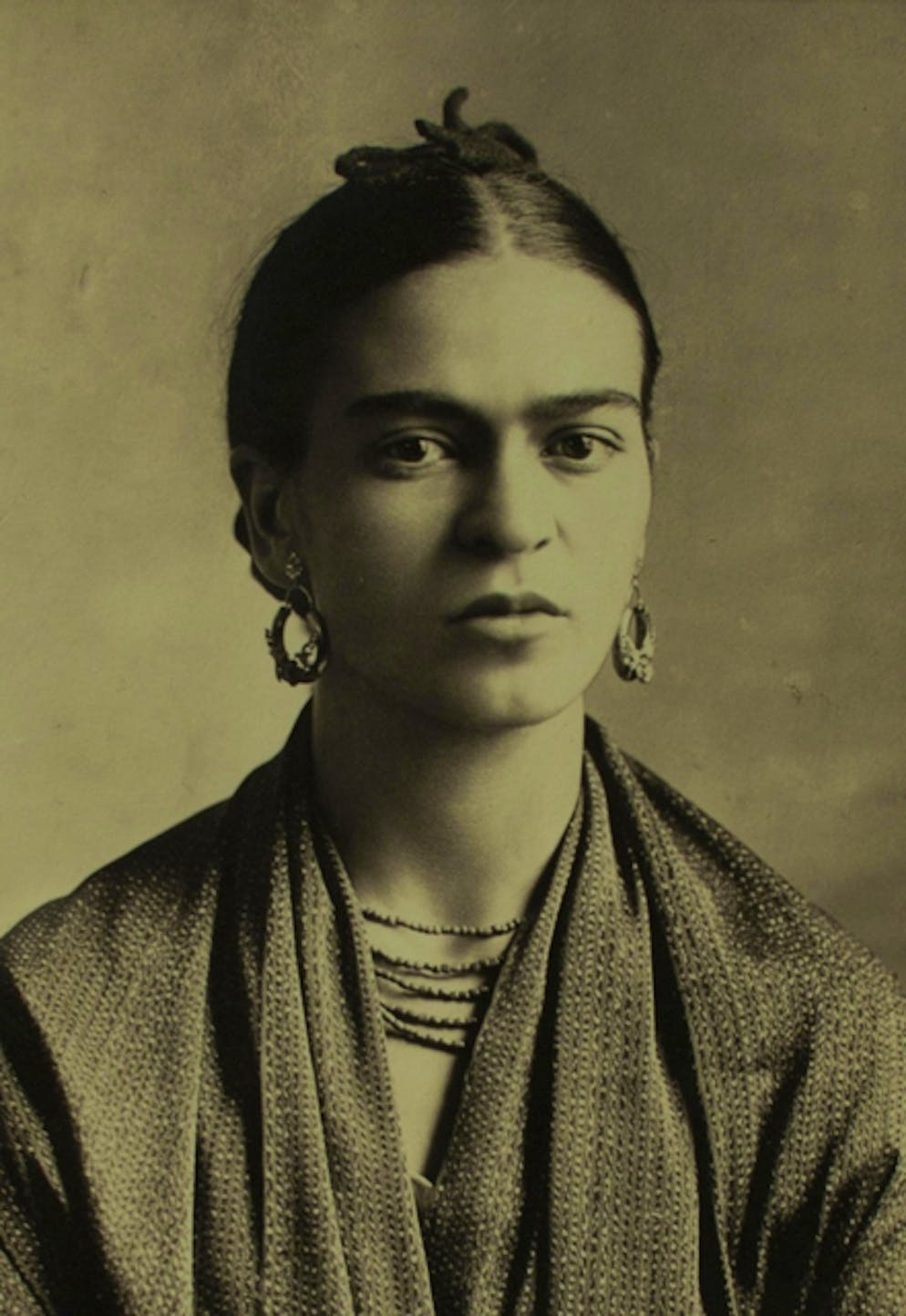 Tff: Frida Kahlo, artista martire in b/n e a colori