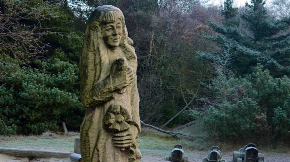 Winterliches, hyggeliges Fanø. Der Waldspielplatz mit den Holzskulpturen, die ein lettisches Künstlerpaar geschaffen hat, mutet im Winter etwas mystisch an. 