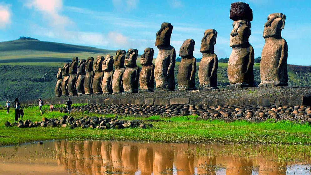 Diese Kulturdenkmäler sind in Gefahr. Die Moai-Steinfiguren im Rapa Nui National Park, Chile, sind eines der bekanntesten Kulturdenkmäler der Welt. Doch Wind und Wetter machen den Giganten zu schaffen. Mithilfe lokaler Gemeinschaften soll der Verfall aufgehalten werden.