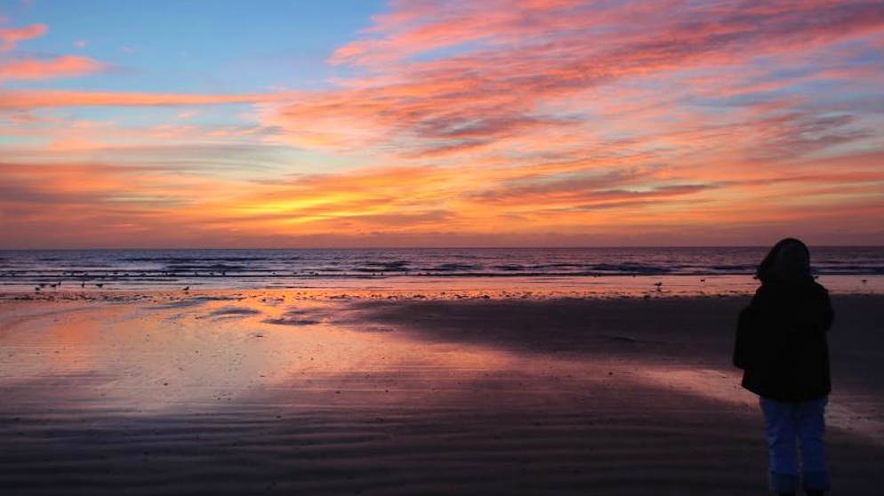 Winterliches, hyggeliges Fanø. Winterliches Abendrot: Wer in der kalten Jahreszeit nach Fanø kommt, sucht ruhige Natur und Behaglichkeit. 