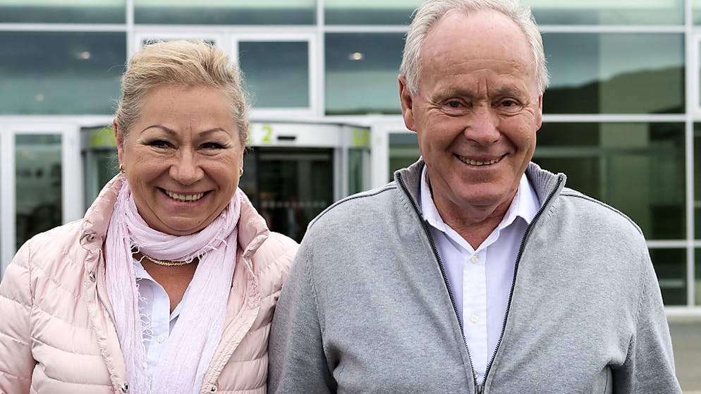 Die Schweiz trauert um «Köbi National». Zuletzt litt Köbi Kuhn, hier im Juni 2017 an der Seite seiner zweiten Ehefrau Jadwiga, an einer Lungenentzündung. 2011 war beim Zürcher eine chronisch lymphatische Leukämie diagnostiziert worden.