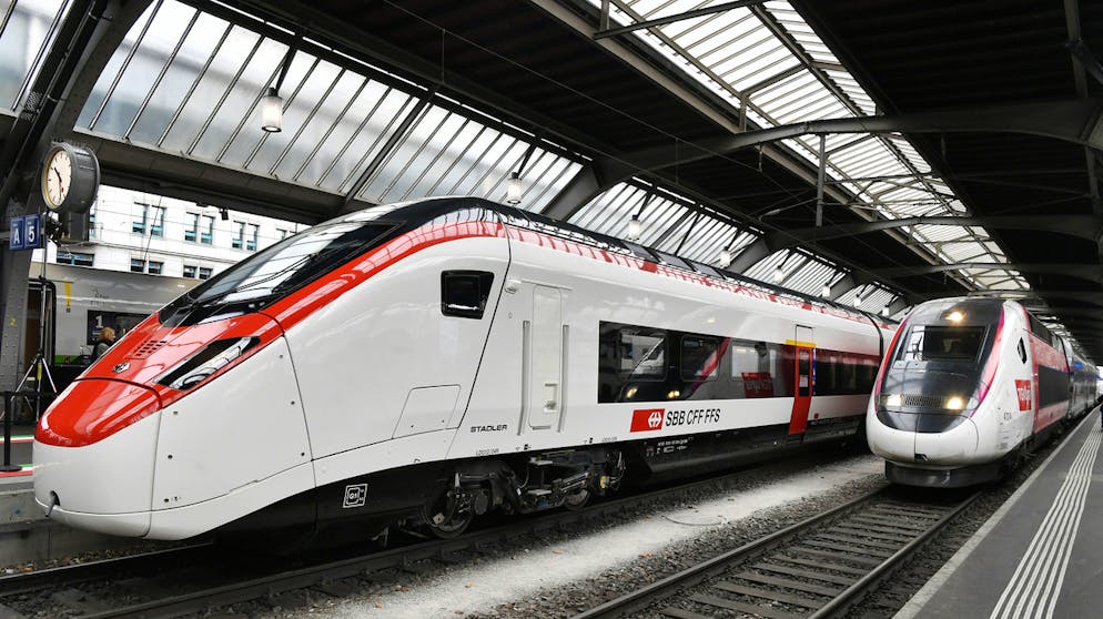 Giruno (links) und TGV-Doppelstockzug (rechts) im Zürcher Hauptbahnhof am 23. November 2019. An einem Medienanlass wurde die neue Flotte für den internationalen Personenverkehr präsentiert.
