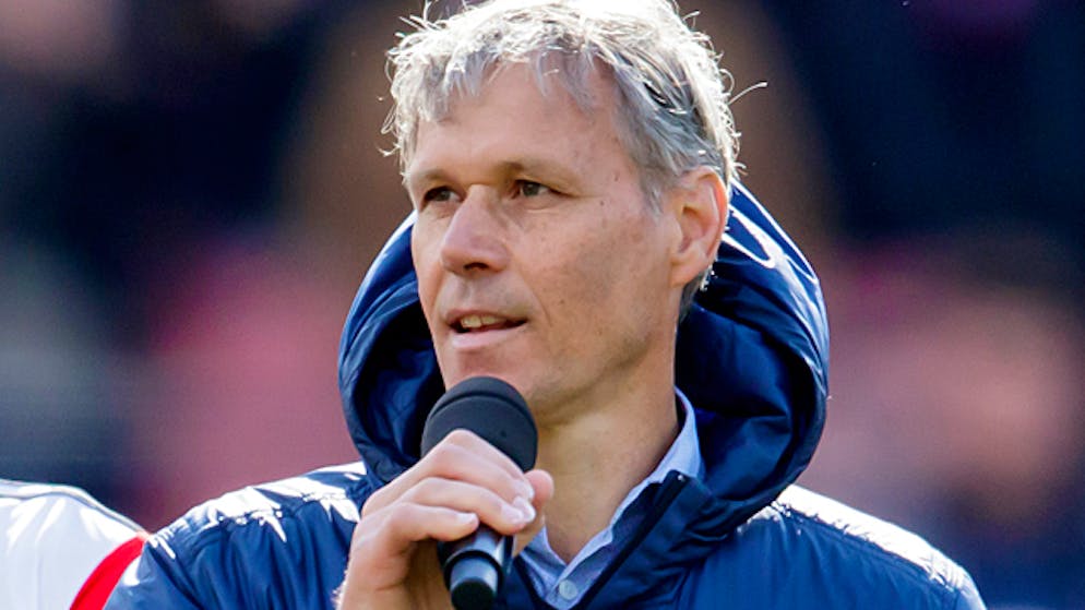 Marco van Basten verschwindet nach «Sieg Heil»-Skandal eine Woche von der Bildschirmfläche.
