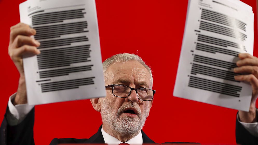 Labour-Chef Corbyn präsentiert ein Verhandlungspapier über den angeblichen Verkauf der NHS.