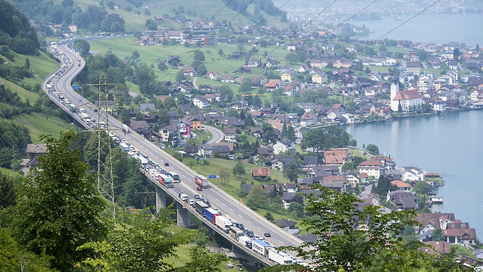 Im Kanton Nidwalden kommt der Strassenverkehr immer wieder zum Erliegen. (Archivbild)