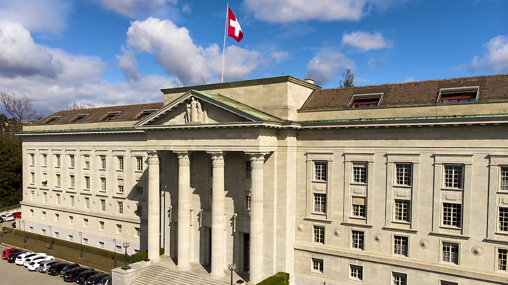 Bundesrichterinnen und Bundesrichter sollen per Losentscheid gewählt werden. Das verlangt die Justiz-Initiative. Der Bundesrat warnt, dass dadurch die Justiz geschwächt würde. (Archivbild)