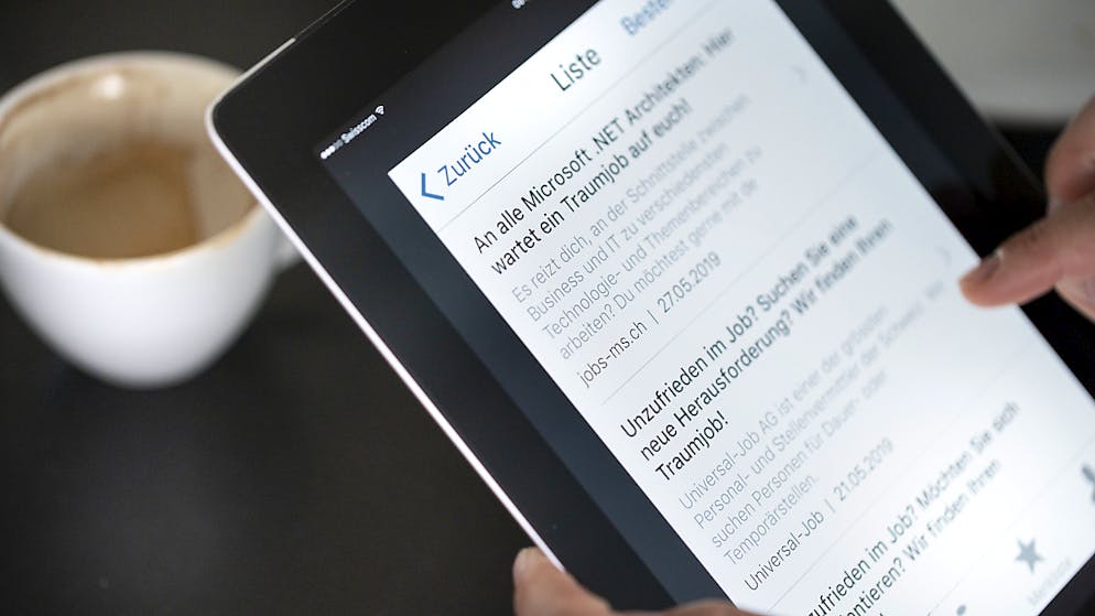 Die Anzahl ausgeschriebener Stellen auf dem Schweizer Arbeitsmarkt hat vor der Weihnachtszeit etwas abgenommen. (Archiv)