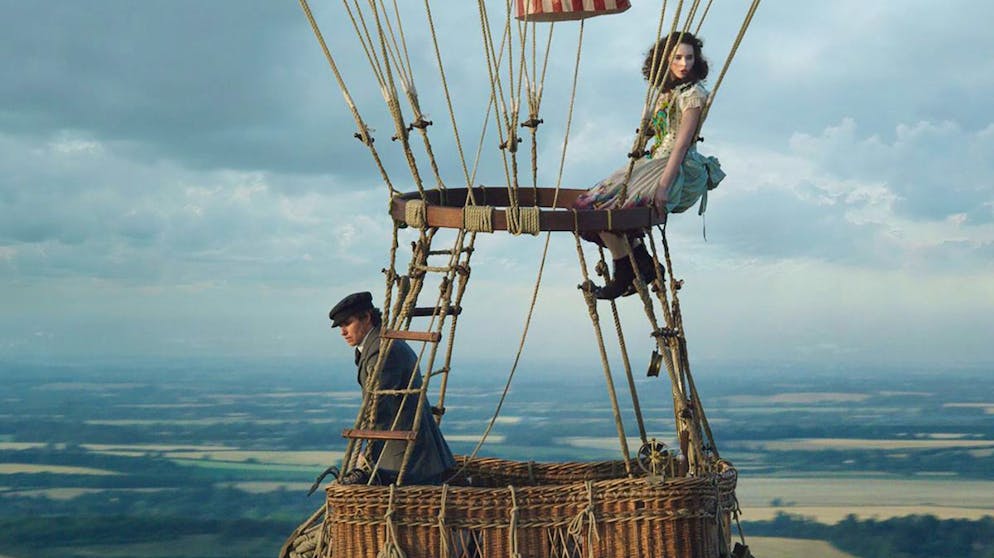 Волшебник изумрудного города воздушный шар. Сказочный воздушный шар. Полететь на воздушном шаре. На воздушном шаре иллюстрации. Элли на воздушном шаре.