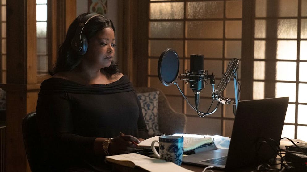 Das sind die Serien-Hits im Dezember. Ein Mordfall verschaffte der Podcasterin Poppy Parnell (Octavia Spencer) einst grosse Aufmerksamkeit. Jedoch holt sie bald ihre Vergangenheit ein, als Poppy auf Warren Cave (Aaron Paul) trifft, zu dessen fälschlicher Inhaftierung sie mutmasslich beigetragen hat. Die starbesetzte Drama-Serie «Truth Be Told» startet am 6. Dezember bei Apple TV+.