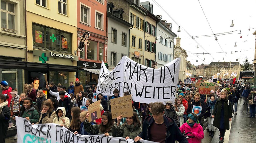 In Basel nahmen gegen 750, meist junge Menschen an der Klima-Demonstration durch die Einkaufsstrassen der Innenstadt teil.