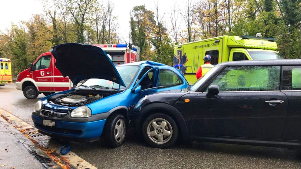Beim Verkehrsunfall auf der Sundgauerstrasse in Reinach BL sind vier Personen verletzt worden.