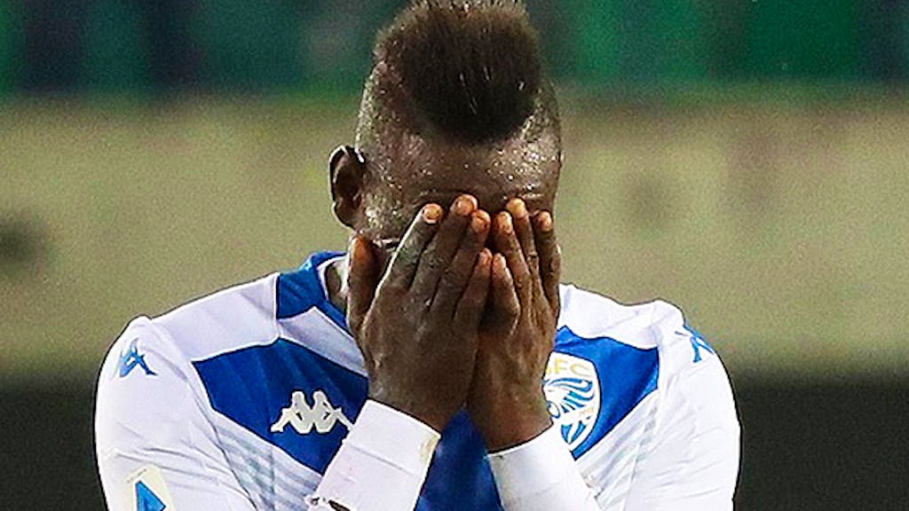 Rassismus. Balotelli wird beschimpft, tickt aus und antwortet mit Traumtor