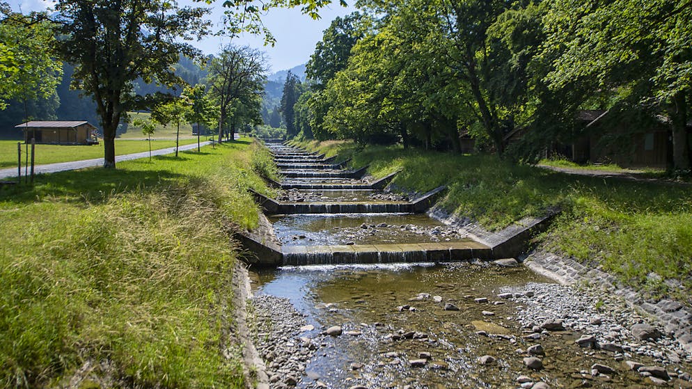 Die kleine Schliere soll in einem Grossprojekt mit baulichen Massnahmen zum Schutz von Alpnach gegen Hochwasser umgestaltet werden. (Archivbild)