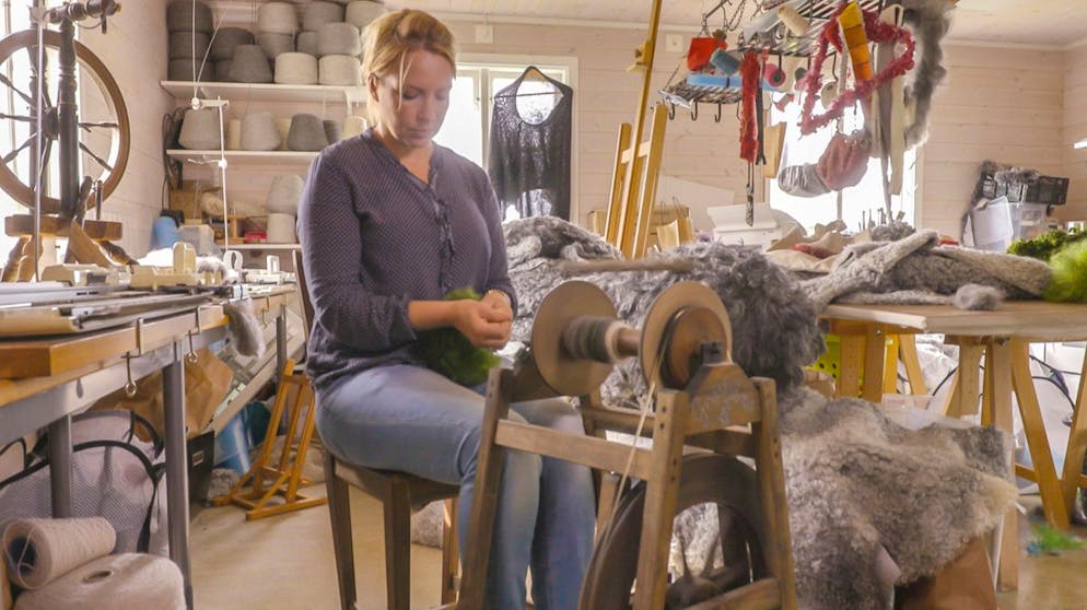 Moderne Wikingerfahrt – mit allem Komfort. Auf der Insel Gotland gibt es noch historische Spinnstuben zu besichtigen.