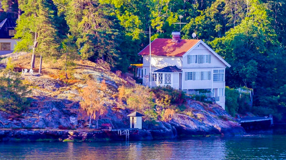 Moderne Wikingerfahrt – mit allem Komfort. Im sogenannten Schärengarten findet man viele Traumhäuser – direkt am Wasser.