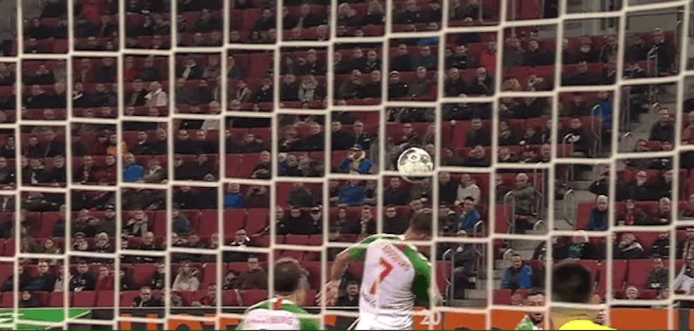 Lichsteiner trifft ins eigene Tor.