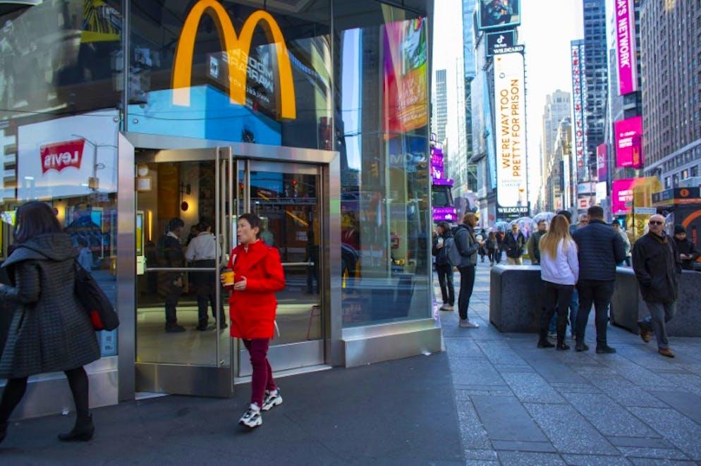 Une enseigne de la chaîne de fast-food McDonald's le 4 novembre 2019 à New York