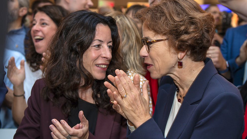 Die neue SP-Regierungsrätin Tanja Soland (links) löst im Februar 2020 Eva Herzog als Finanzdirektorin des Kantons Basel-Stadt ab. (Archivbild: KEYSTONE/Georgios Kefalas)