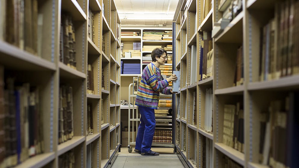 Raus aus den Regalen: Filme und Serien bietet die Zentral- und Hochschulbibliothek Luzern künftig per Streaming an. (Archivbild)