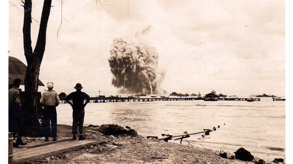 Die Explosion der USS Mount Hood