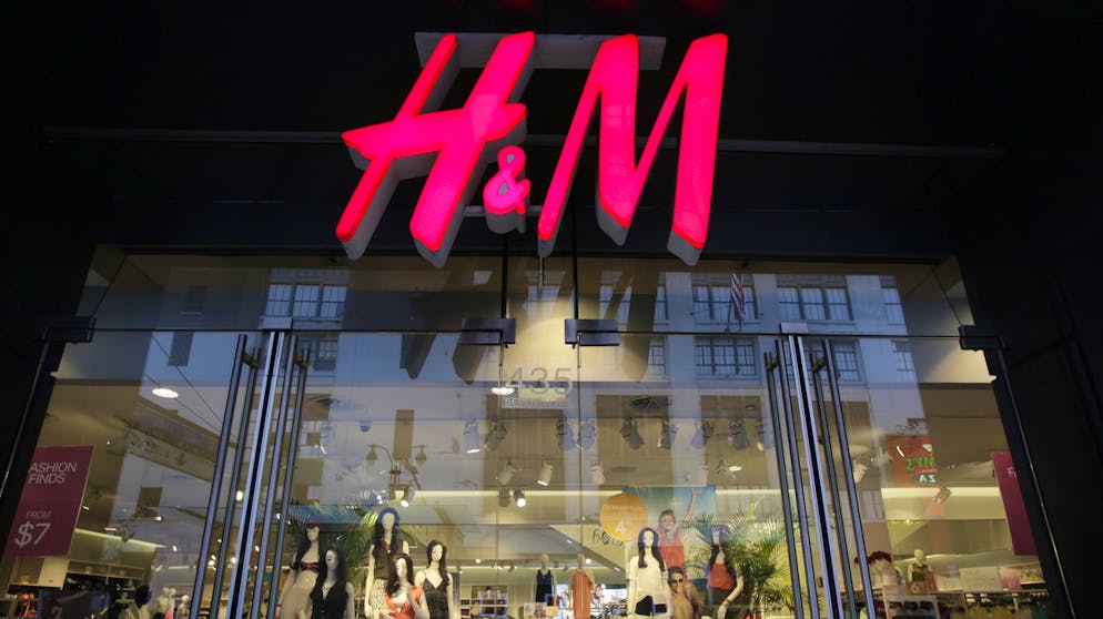 Die neue Kollektion von Giambattista Valli bei der Modekette H&M sorgte für lange Schlangen vor den Schweizer Filialen.