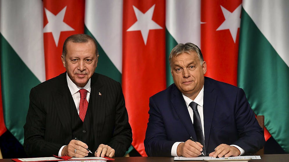 Der ungarische Ministerpräsident Viktor Orban (r) empfing den türkischen Präsidenten Recep Tayyip Erdogan in Budapest.