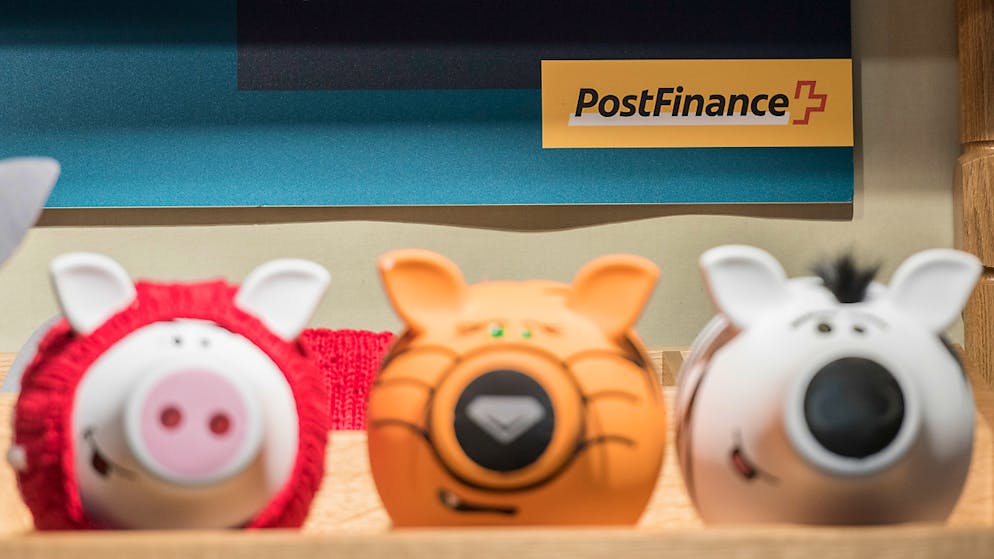 Le bras financier de la Poste a décidé de réduire de moitié le seuil à partir duquel il ponctionnera l'épargne de ses clients, une mesure qui devrait toucher moins de 5000 d'entre eux, selon un porte-parole. (archives)