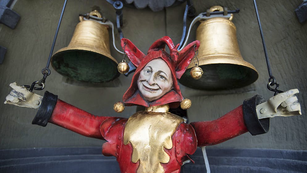 Uhrwerk des Berner Zytglogge steht für Revision still. Der Narr am Berner Zytglogge wird einige Tage lang die Stunden nicht mehr schlagen (Archivbild).