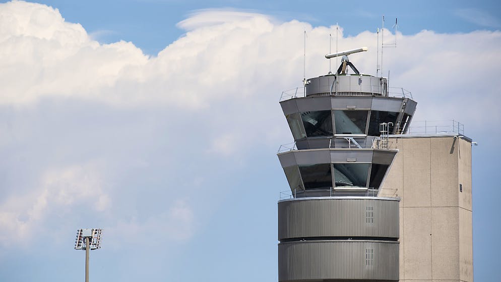 La torre di controllo dell'aeroporto di Zurigo.