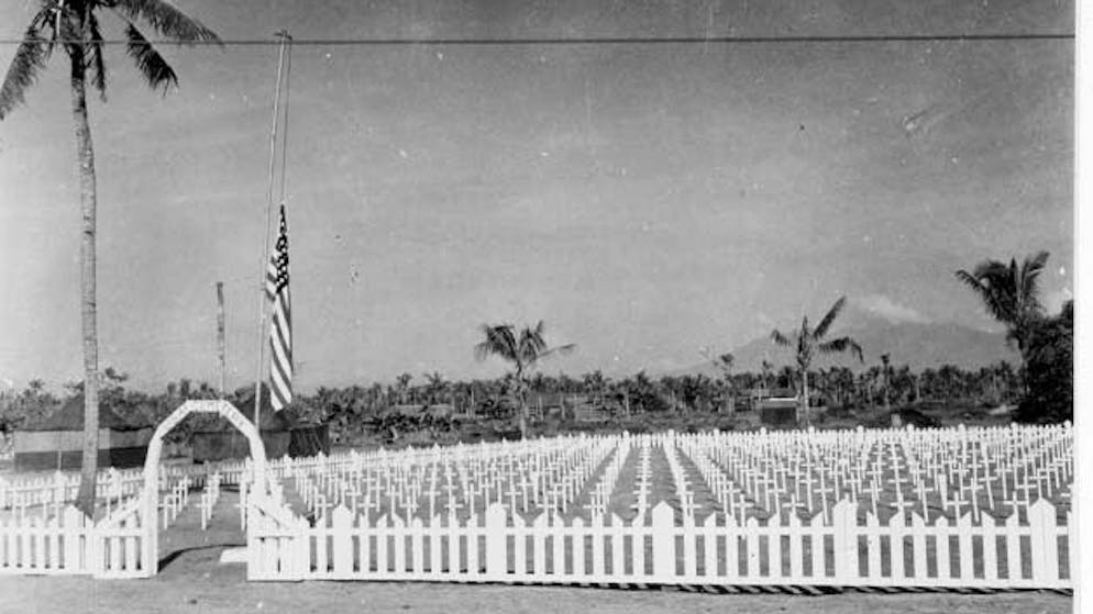 Die Explosion der USS Mount Hood. Der Friedhof für die Opfer der Katastrophe auf der Insel Manus.