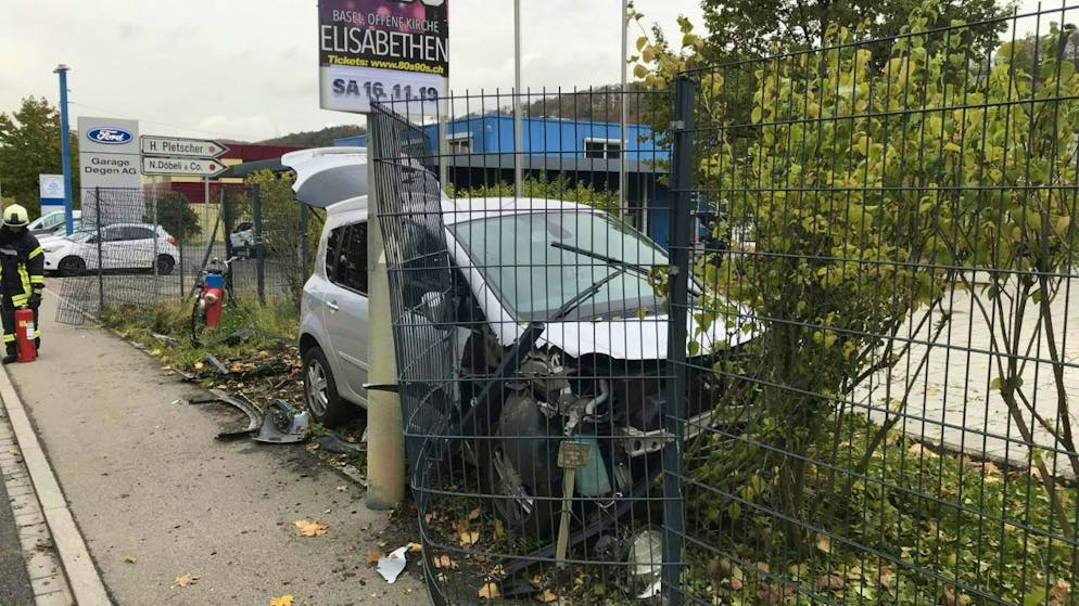 Das Ende einer Autofahrt: Ein 79-jähriger Lenker nickte am Steuer kurz ein.