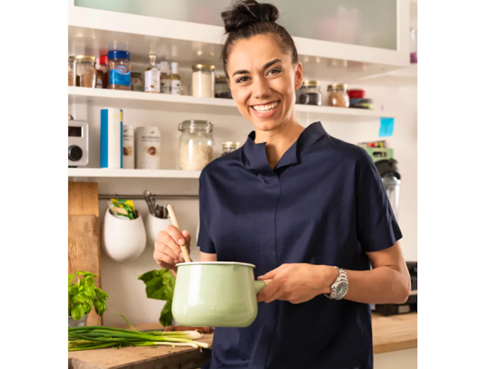 Nadja Zimmermann ist Kochbuchautorin, Gründerin und Autorin der Onlineplattform für Food und Lifestyle «LouMalou.ch». Die Zweifachmama verrät dort unkomplizierte Tipps und Rezepte.